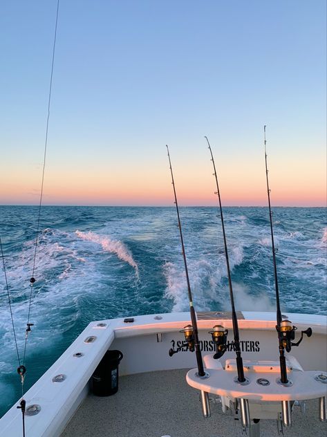 Boat sunrise pink sky Fishing On Boat Aesthetic, Beach Fishing Aesthetic, Sail Boat Pics, Boat Fishing Aesthetic, Aesthetic Fishing Pictures, Ocean Fishing Aesthetic, Fishing Vision Board, Deep Sea Fishing Aesthetic, Fishing Asthetic Picture