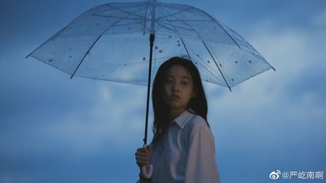 Umbrella Photoshoot, Rainy Photoshoot, Umbrella Photography, Umbrella Photo, Manga Poses, 사진 촬영 포즈, Pose Fotografi, Female Pose Reference, Figure Photography