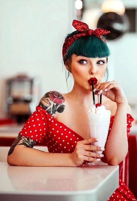 Red Head Pinup, Pin Up Photoshoot Ideas, Pinup Photography, Pin Up Photoshoot, Pinup Aesthetic, Rockabilly Photoshoot, Vintage Pinup Photoshoot, Stile Pin Up, Cabelo Pin Up