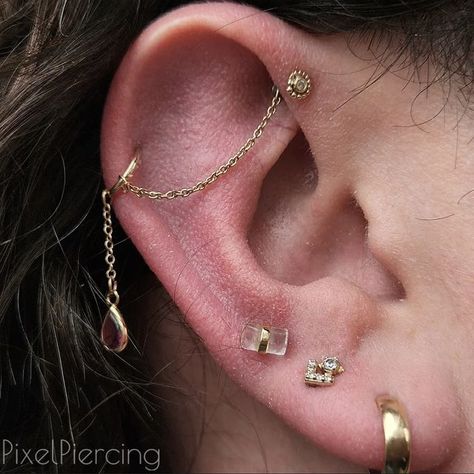 Stacked Forward Helix Piercing, Forward Helix To Helix Chain, Industrial Piercing With Other Piercings, High Forward Helix Piercing, Upper Forward Helix Piercing, Piercings With Chains, Dangle Industrial Piercing, Garnet Ear Piercings, Industrial With Chain Piercing