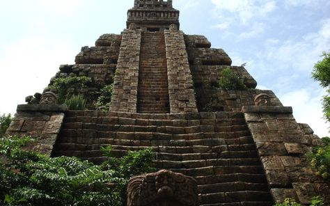 Aztec Architecture, Aztec History, Aztec City, Aztec Mythology, Aztec Temple, Maya And The Three, Mayan Temple, Aztec Wallpaper, Aztec Ruins