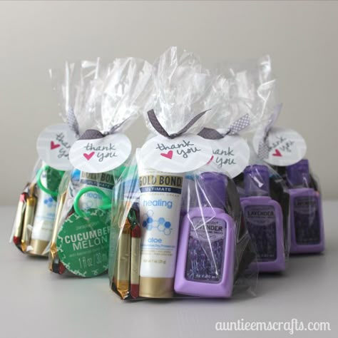 Don't forget to thank your labor and delivery nurses! Make these last minute nurse thank you bags for under $20. Surg Tech Appreciation Week, Gifts For Ob Nurses Thank You, Nurse Treat Bags, Nursing Appreciation Gifts, Nursing School Friend Gifts, Housekeeping Week Gifts, Nurse Gift Bags Ideas, Nursing Staff Appreciation Ideas, Nurses Week Gift Basket Ideas