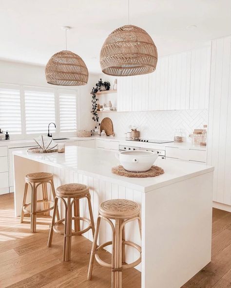 Wanderlust Lighting on Instagram: “The most beautiful kitchen of @our.home.trio featuring a pair of Bonnie’s. Coastal perfection! • • 📷: @our.home.trio #lighting…” Light Open Kitchen, Kitchen Design Coastal, Coastal Modern Kitchen Ceiling Lights, White Kitchen Wooden Floor, Kitchen Coastal, Modern Coastal Kitchen Ideas, Kitchen Living Room Dining Room Combo, Coastal Bar, Costal Kitchens Bar Stools