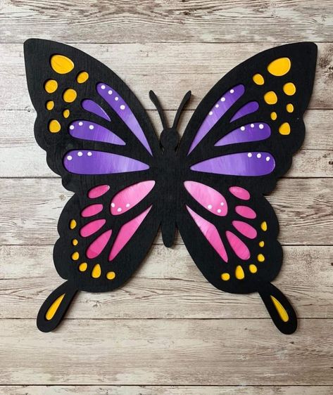 Door Hanging Ideas, Butterfly Sign, Wooden Butterfly, Summer Front Door, Hanging Craft Ideas, Wood Butterfly, Door Hanger Ideas, Photoshop Design Ideas, Summer Door Hanger