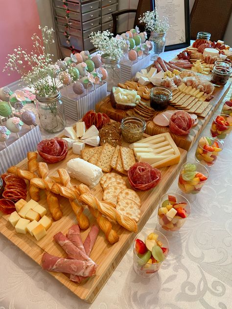 Fairytale Party Food Ideas, Princess Birthday Desserts, Fairytale Snacks, Princess Party Food Table, Fairytale Party Food, Princess Diaries Food, Fruit Cups Party, Tea Party Charcuterie Board, Yea Party Food