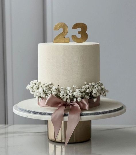 White Cake Decoration Birthday, 1 Tier Cake Design, Minimal Cake Design Birthday, Corporate Cake Ideas, Bow Cake Design, Minimal Cake Design, Wedding Anniversary Cake Design, Love Cake Design, Cake With White Flowers