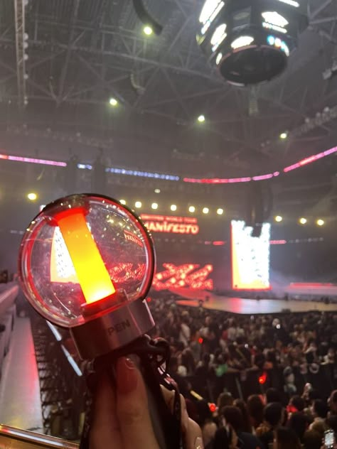 Enhypen Konser Photo, Enhypen Concert Lightstick, Engene Lightstick, Enhypen Lightstick Aesthetic, Engene Bong, Enhypen Concert Pics, Engene Core, Concert Pose, Enhypen Lightstick