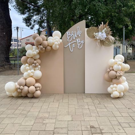 Bridal Shower Boho Balloon Arch, Boho Bridal Balloon Arch, Natural Color Balloon Arch, Neutral Balloon Backdrop Ideas, Neutral Color Balloon Garland, Miss To Mrs Balloons, Balloon Bride To Be, Bridal Shower Wood Arch Backdrop, Balloon Decorations For Bride To Be