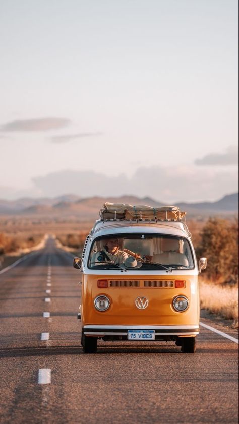 Van Life Aesthetic, Van Volkswagen, Vans Aesthetic, Kombi Home, Volkswagen Van, Vintage Vw Bus, Combi Volkswagen, Combi Vw, Hippie Van