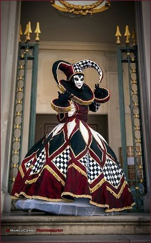 Harlequin Costume, Venice Carnival Costumes, Costume Carnaval, Venice Mask, Venetian Carnival Masks, Carnival Of Venice, Venetian Masquerade, Venetian Masks, Venetian Mask