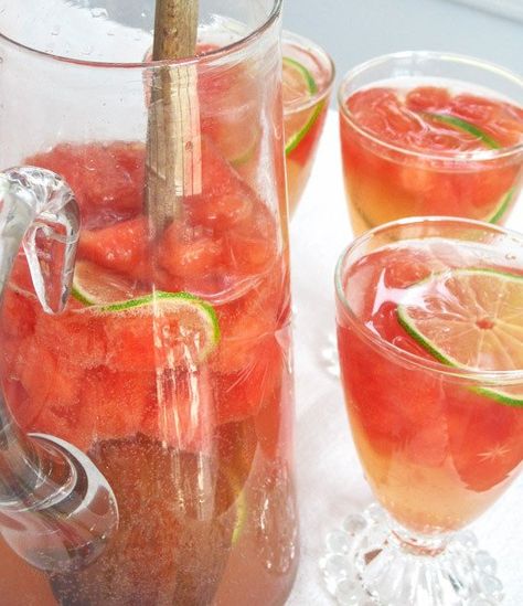 15 Fabulous Pitcher Drinks for a Party Lavender Vodka, Pitcher Drink Recipes, Watermelon Sangria, Blueberry Lavender, Pitcher Drinks, Pitcher Cocktails, Backyard Dinner Party, Batch Cocktails, Healthy Cocktails