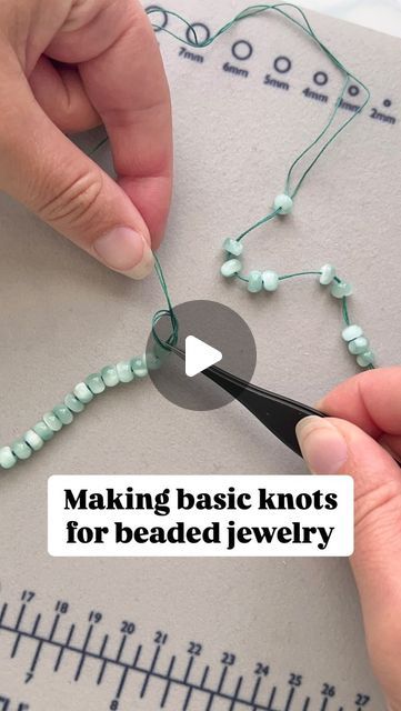 Diy Clasps For Jewelry, Stringing Beads Jewelry, How To String Beads, Thread Necklace Diy, String Necklace Diy, What To Do With Beads, Bead Threading, Threading Beads, Stringing Beads