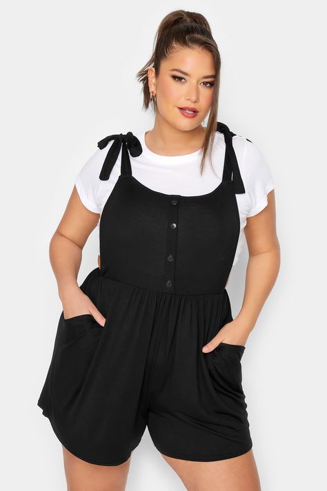 Yours Clothing Dungaree Outfits, Dungaree Outfit, Short Dungarees, Jumpsuits Plus Size, Dungaree Shorts, Wheelchair Fashion, Walking Outfits, Plus Size Jumpsuits, Floral Print Jumpsuit