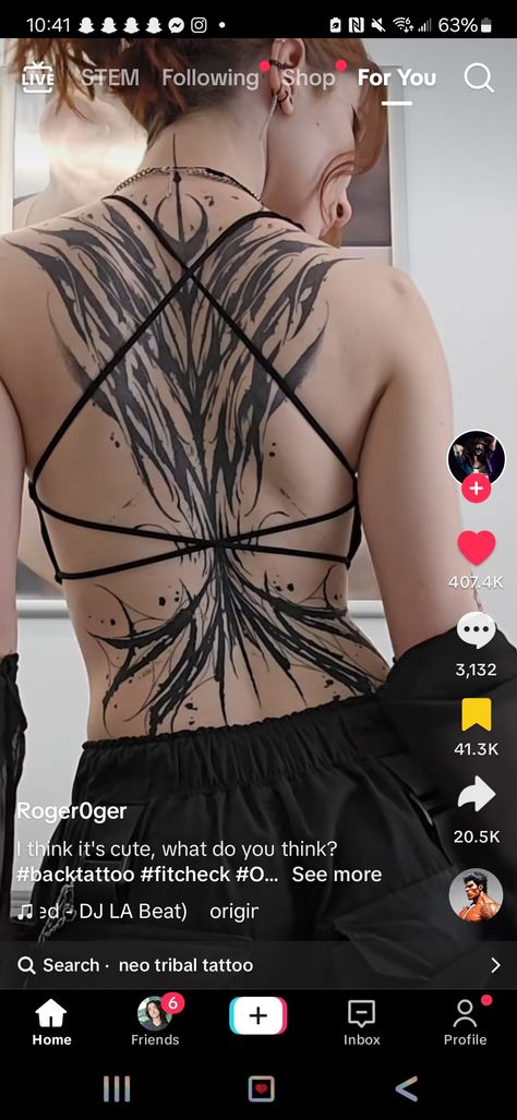 Pretty Body Tattoos, Steampunk Back Tattoo, Cool Back Piece Tattoo, Skeletal Back Tattoo, Blackwork Tattoo Back Woman, Back Tattoo Women Goth, Upper Back Women Tattoo, Female Upper Back Tattoos, Sigil Neck Tattoo