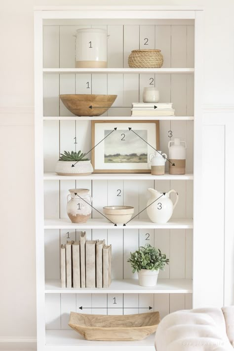 How to style a bookshelf #shelfstyling #homestyling #homedecor White Book Shelf, Styling 101, Distress Paint, Styling Bookshelves, Box Centerpiece, Koti Diy, Shelf Decor Living Room, Styling Shelves, Decorating Bookshelves