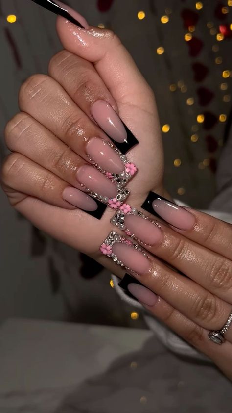 Black Nails Baddie, Medium Long Nails Ideas, Nails Birthday Design Ideas, Birthday Nails Baddie, Black Junk Nails, Black Birthday Nails, Fly Nails, Acrylics Nails, Birthday Nail