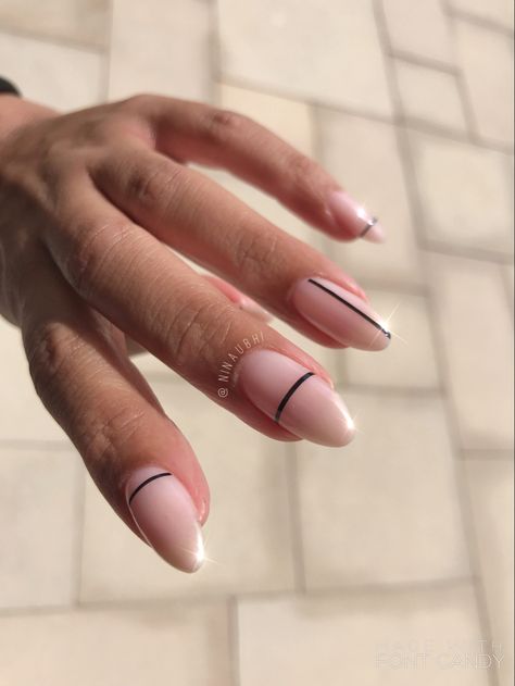 Minimal Black French Tip Nails, Nails Black Lines Simple, Clear Nails With Black Lines, Minimalist Nails Black Lines, Tan Nails White Design, Minimalist Nails Lines, Nails With Straight Lines, Pink Nails With Black Lines, Black Line Design Nails