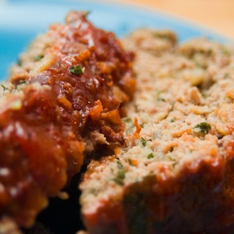 Tasty and Delicious Vegan Meatloaf - Brisbane Livewell Clinic Soul Food Meatloaf, Meatloaf Turkey, Southern Meatloaf, Chicken Francaise, Ground Turkey Meatloaf, Cook Turkey, Vegan Meatloaf, Turkey Meatloaf Recipes, Southern Turkey