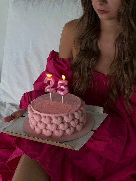 Pink 24th Birthday Cake, Birthday Cake Ideas Aesthetic Pink, Cute Pink Cake Ideas, Pink Cake Photoshoot, 25th Birthday Cake Aesthetic, Photoshoot Cake Ideas, Pink Cake Birthday Aesthetic, Birthday Cake 24th Birthday, 23 Birthday Cake Ideas