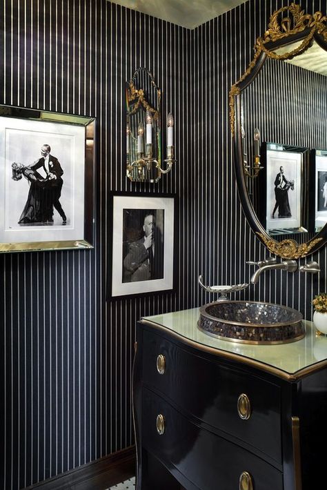 Gorgeous bathroom with pinstripe wallpaper and black and white photos. Drømme Bad, Gold Bathroom Decor, Black And Gold Bathroom, Bad Inspiration, Black And White Interior, Casa Vintage, Gold Bathroom, Bad Design, Powder Rooms