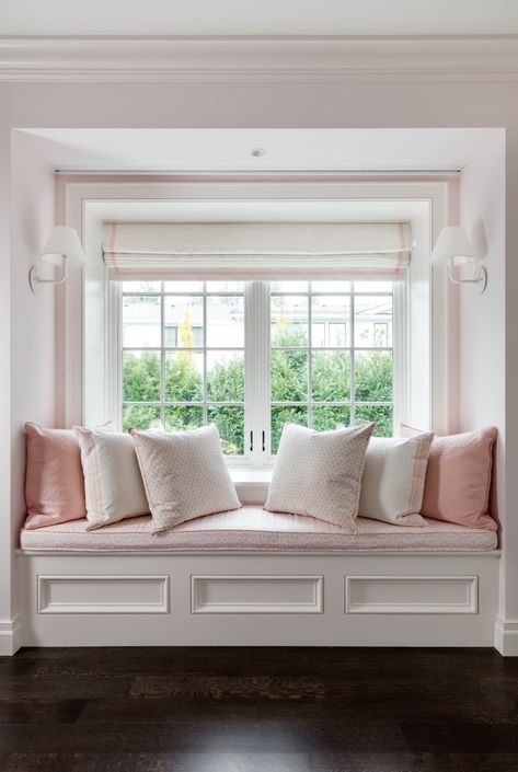 Girls Room Interior Design, White And Pink Bedding, Pink Kids Bedrooms, Bedroom Alcove, Hall Window, Bay Window Benches, Window Seat Nook, Ideas Dormitorio, Window Seat Ideas