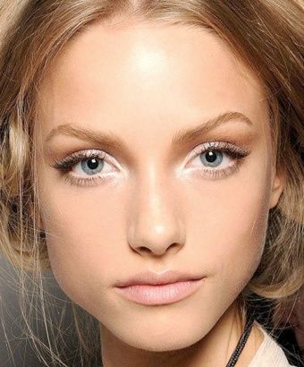 White Eyeshadow Makeup Runway, Spring Makeup Trends, Wedding Hairstyles And Makeup, Makeup Tip, Gene False, White Eyeliner, Smink Inspiration, Natalia Vodianova, Beauty Make-up