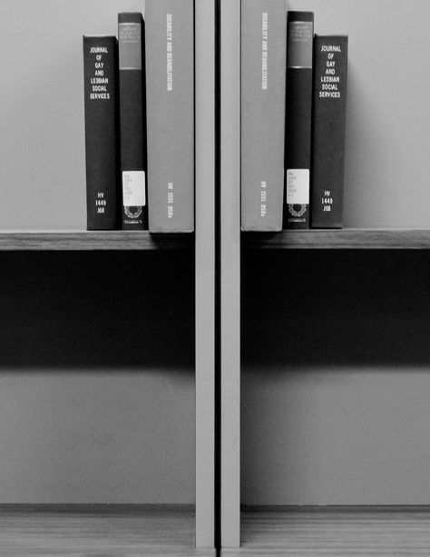 This photo show balance everything is symetrical. Balance Symetrical Photography, Balance And Symmetry, Balance Elements Of Design, Symetrical Objects, Alignment Photography, Use Of Value In Photography, Balancing Elements Photography, Symmetry Photography Ideas, Symmetrical Balance Photography