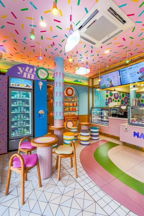 Kaffe Station, Candy Store Design, Natural Ice Cream, Ice Cream Parlour, Ice Cream Business, Bakery Design Interior, Doughnut Shop, Bakery Decor, Bakery Design