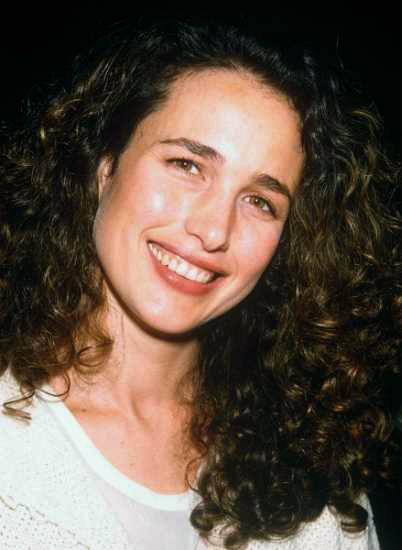 Andie Macdowell (April 26, 1958) British actress and spokeswoman, o.a. known from the movie '4 weddings and a funeral'. Andie Macdowell Hair, Andy Mcdowell, Gaffney South Carolina, Andie Mcdowell, Sarah Murdoch, Maximalism Fashion, Loni Anderson, Melora Hardin, Linda Evans