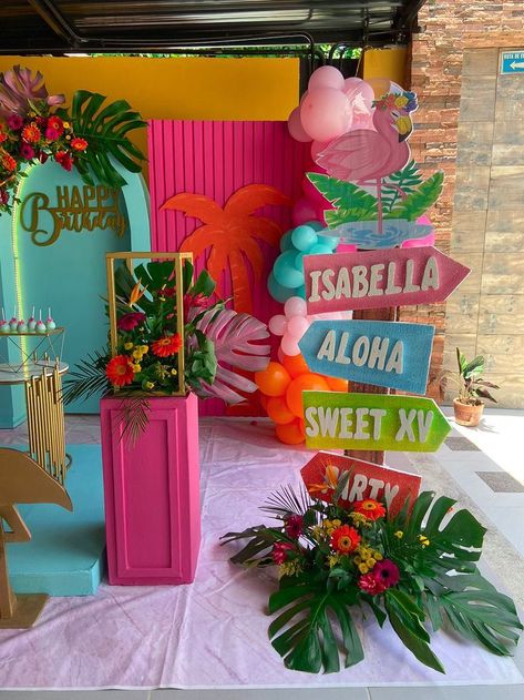 Hawaiian Decorations Hawaii Theme, Stitch Pool Party Ideas, Hawaii Theme Party Decorations, Tropical Theme Party Decorations, Adult Luau Party, Hawai Party, Aloha Party Decorations, Hawaiian Theme Party, Hawaii Birthday