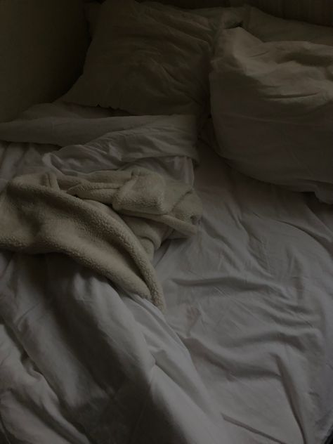 Aesthetic Bed At Night, Comfy Bed Night Time, Comfy Bed Astethic, Rumpled Bed Aesthetic, Bed Time Astethic, Sleeping Asthetic Picture, Bed At Night Aesthetic, Blanket Aesthetic Night, Sleep Deprivation Aesthetic