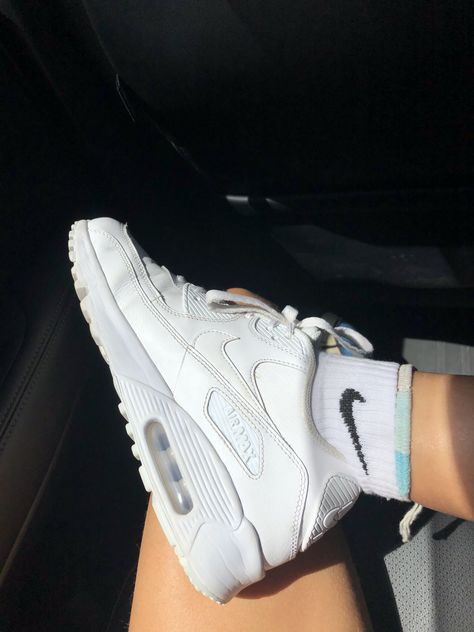 Nike Air Max 90 White Outfit, Air Max 90 Outfit Mens, Air Max 90 Outfit, Air Max White, Nike Air Max 90 White, Nike Air Max White, Sneaker Style, White Outfit, Nike Air Max 90