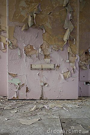 Peeling wallpaper Abandoned Environment, Haunted Mansion Room, Deconstructed Art, Basement Wall Ideas, Peeling Wall, Newspaper Wallpaper, Peeling Wallpaper, The Yellow Wallpaper, Ghost Dance