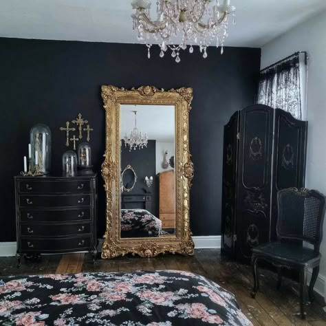 Black And Gold Furniture, Whimsigoth Home, Casa Rock, Moody Maximalist, Calming Home, Goth Houses, Gold Bedroom Decor, Paint Trends, Gothic Bedroom