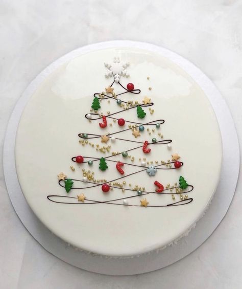 Jul Kaka, Winter Torte, Torte Creative, Christmas Themed Cake, Christmas Cake Designs, New Year's Cake, Christmas Cake Decorations, Xmas Cake, Tree Cake