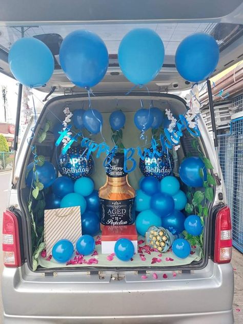 Car trunk surprise Car Trunk Decorating Ideas, Car Trunk Surprise Birthday, Car Trunk Birthday, Car Decoration For Birthday Surprise, Bday Decoration In Car, Car Trunk Surprise Ideas, Hotel Sleepover, Car Surprise, Trunk Decor