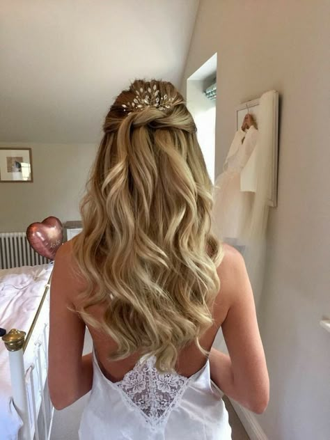 Bridal Hair Half Up Half Down, Bride Hair Down, Bridesmaid Hair Inspo, Blonde Wedding Hair, Bridal Hair Half Up, Bridemaids Hairstyles, Bridal Hair Down, Blonde Bride, Wedding Hair Half