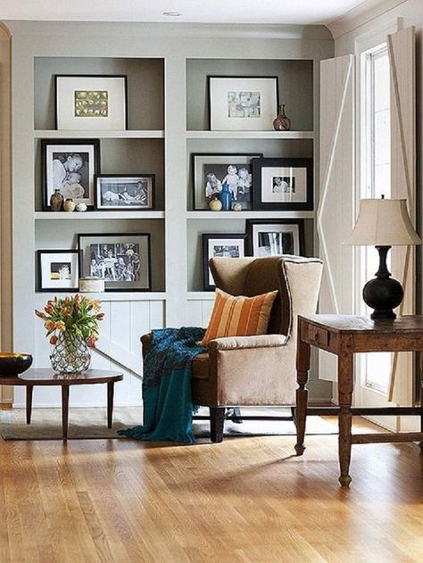 Top 10 Best Ways to Display Family Photos - Top Inspired Picture Walls, Display Family Photos, Bookcase Styling, Shelving Ideas, Bookshelf Styling, Home Goods Decor, Book Shelves, Kitchen Decorating, Modern Country