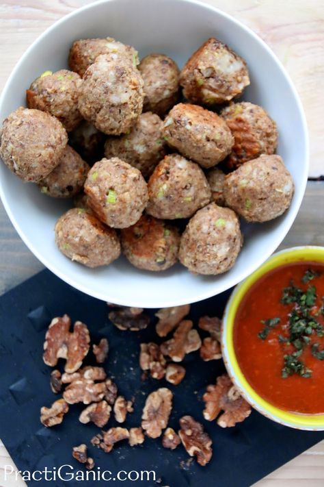 Walnut Meatballs Walnut Meatballs, Walnut Burger, Walnut Meat, Veggie Burger Patties, Veggie Meatballs, Meatless Meatballs, Vegetarian Meatballs, Cheese Stuffed Meatballs, Vegetarian Ideas