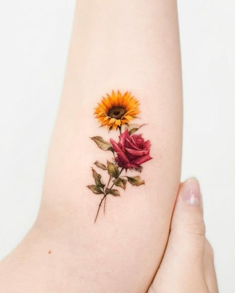 Sunflower And Rose Tattoo, Rose Tattoo Meaning, Tattoos Cool, Sunflowers And Roses, Red Rose Tattoo, Tatuaje A Color, Sunflower Tattoos, Rose Tattoo Design, Sunflower Tattoo Design