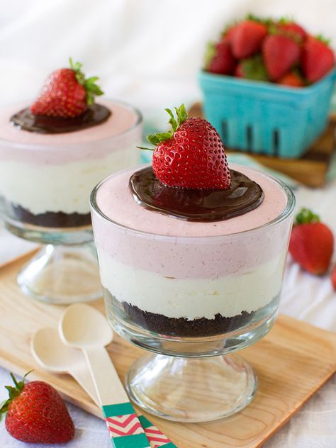 No-Bake Neapolitan Cheesecake - Flavors Magazine: Atlanta's Dining Scene Neapolitan Cheesecake, Cheesecake Pots, Cheesecake Flavors, Vanilla Cheesecake Recipes, Chocolate Bowls, Strawberry Cheesecake Recipe, Vanilla Cheesecake, Marshmallow Creme, Vanilla Cookies