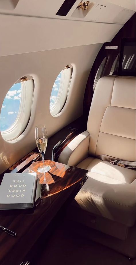 First Class Plane, Business Class Travel, Business Class Flight, First Class Flights, Luxury Private Jets, Manifesting Vision Board, Vision Board Photos, Vision Board Pictures, Dream Vision Board