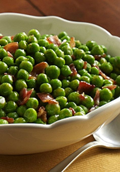 After trying this Peas with Bacon recipe one fan said “my family loved this recipe. It was easy to make and a very delicious side dish!” Peas With Bacon, Peas And Bacon, Bacon Peas, Green Peas Recipes, Christmas Dinner Side Dishes, Christmas Dinner Sides, Ready Set Eat, Peas Recipe, Bacon Recipe