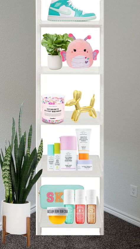 preppy shelf #preppy #roomideas Preppy Shelves, Preppy Shelf Decor, Preppy Bookshelf, Preppy Shelf, Shuffles Preppy, Shelf Board, Preppy Beach, Beach Books, Room Makeovers