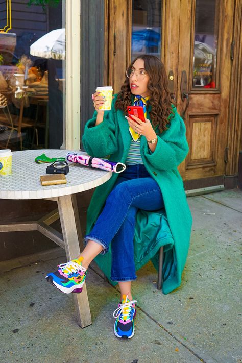 Colorful Elegant Outfits, Carrie Bradshaw Outfits Inspiration, Carrie Bradshaw Aesthetic, Colorful Spring Outfits, Cute Colorful Outfits, Carmen Gimeno, Sneakers And Dresses, Artsy Clothes, Colorful Winter Outfits