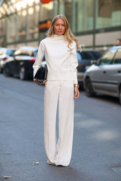 Street Style Spring 2014 - Stockholm Fashion Week Street Style - Harper's BAZAAR Stockholm Fashion Week, Woman In White, Walking Down The Street, Fashion Week Spring 2014, Stockholm Street Style, Moda Chic, Fashion Articles, Elegante Casual, Decor Luxury