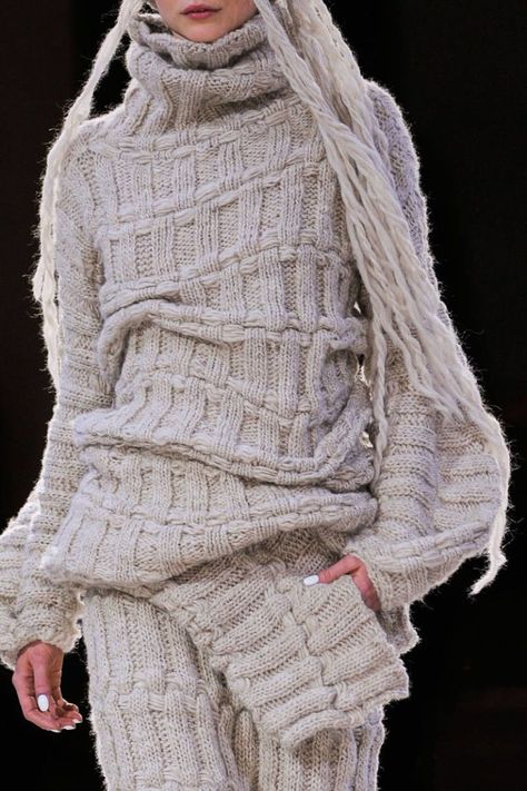 Knitwear Inspiration, Knitted Wit, Knitwear Fashion, 가을 패션, Knitwear Design, Yohji Yamamoto, Fall 2014, Knit Fashion, Knitting Inspiration