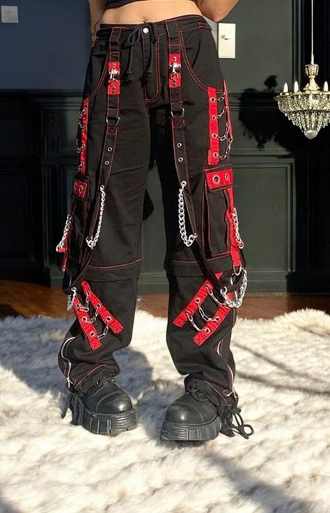 Pants With Chains, Cyberpunk Mode, Stylish Cargo Pants, Cyberpunk Pants, Gothic Streetwear, Street Style Outfits Casual, Streetwear Cargo Pants, Red Details, Streetwear Mode