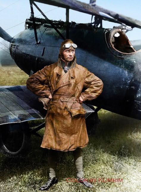 World War 1 Fighter ace Manfred Von Richthofen, Ww1 Airplanes, Ww1 Planes, Ww1 Aircraft, Flying Ace, Vintage Planes, Ww 1, Vintage Aviation, Vintage Airplanes