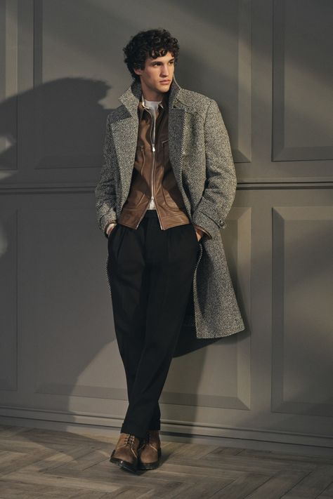 News Outfit, Italian Chic, 2024 Menswear, Brunello Cucinelli Men, Stylish Men Casual, Mens Spring Fashion, Best Mens Fashion, Menswear Fashion Show, Men's Casual Style